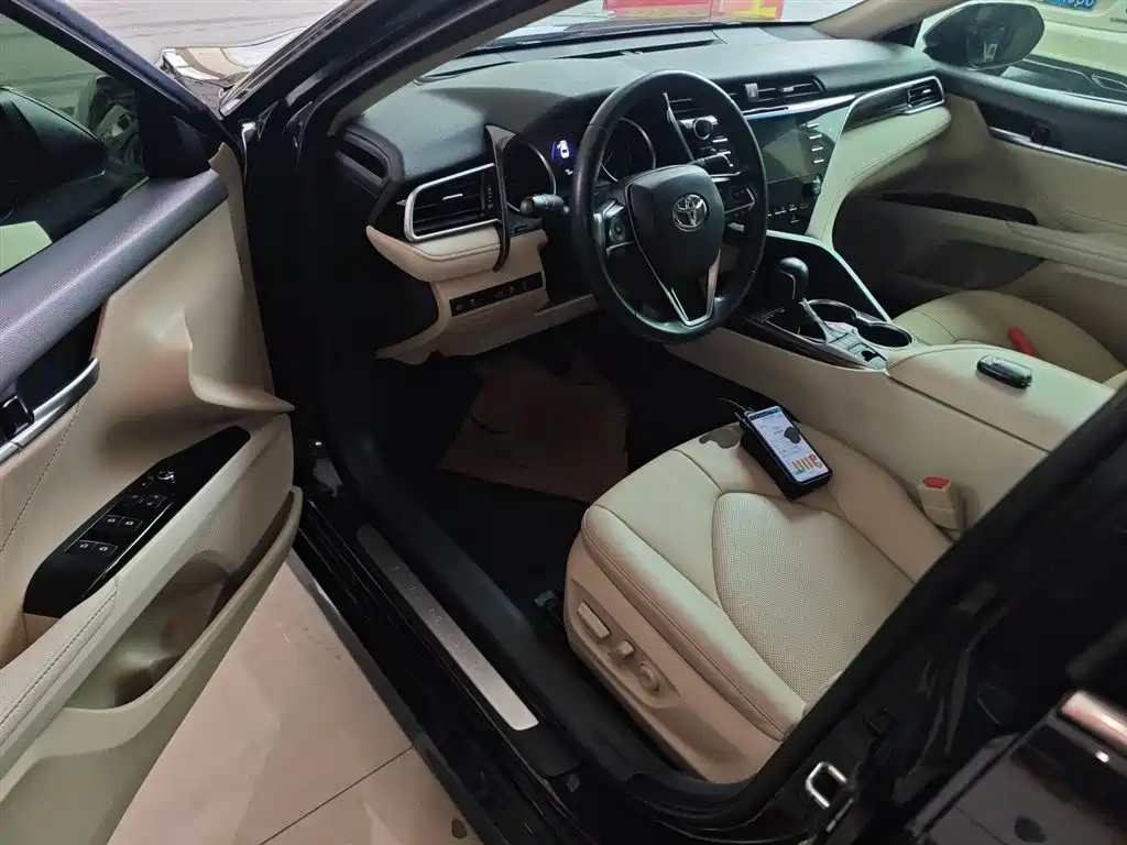 Camry 2018 2.5G Deluxe Edition купить на сайте DeffCars