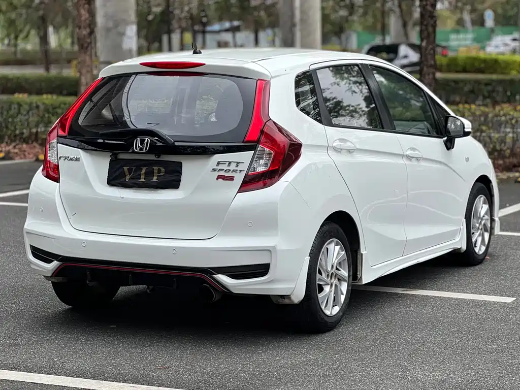 Fit 2018 1.5L CVT Trendy Running+ Edition купить на сайте DeffCars