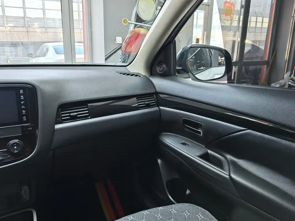 Outlander 2020 2.0L 2WD Smooth Edition 5 seats купить на сайте DeffCars