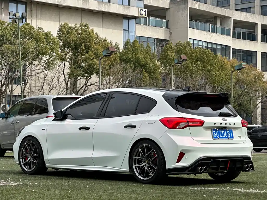 Focus 2021 Hatchback EcoBoost 180 Automatic ST Line купить на сайте DeffCars