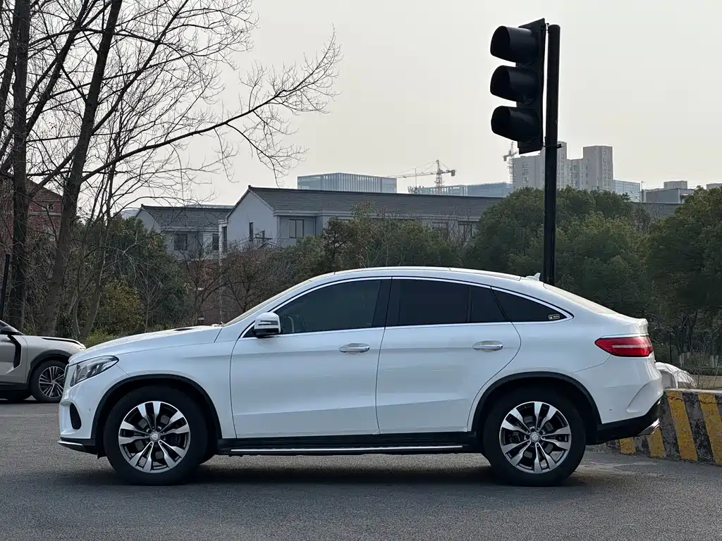 Mercedes-Benz GLE Coupe 2017 GLE 400 4MATIC Coupe SUV купить на сайте DeffCars