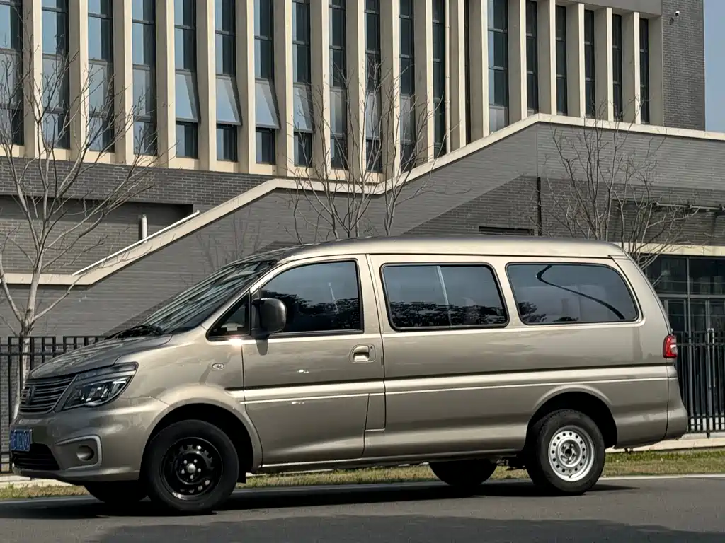 Lingzhi 2022 M5L 2.0L practical 7-seater купить на сайте DeffCars