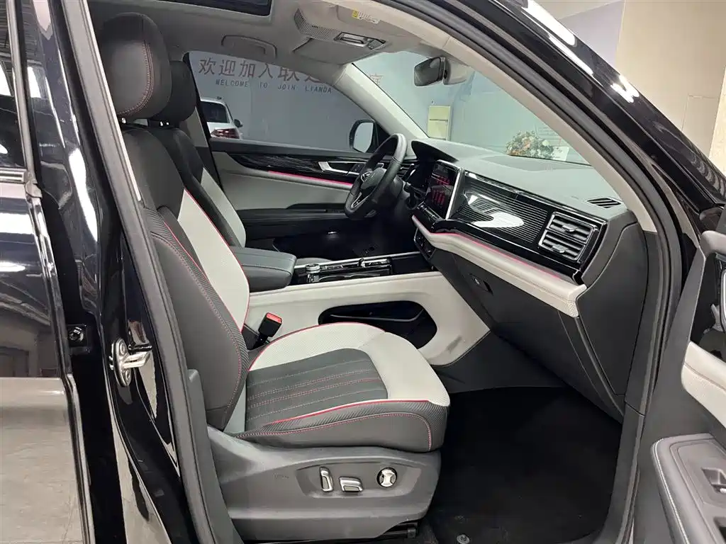 Touron 2023 Touron X facelift 380TSI four-wheel drive luxury version купить на сайте DeffCars