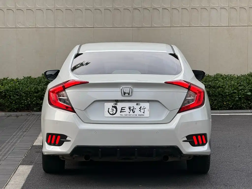 Civic 2016 220TURBO CVT Deluxe Edition купить на сайте DeffCars