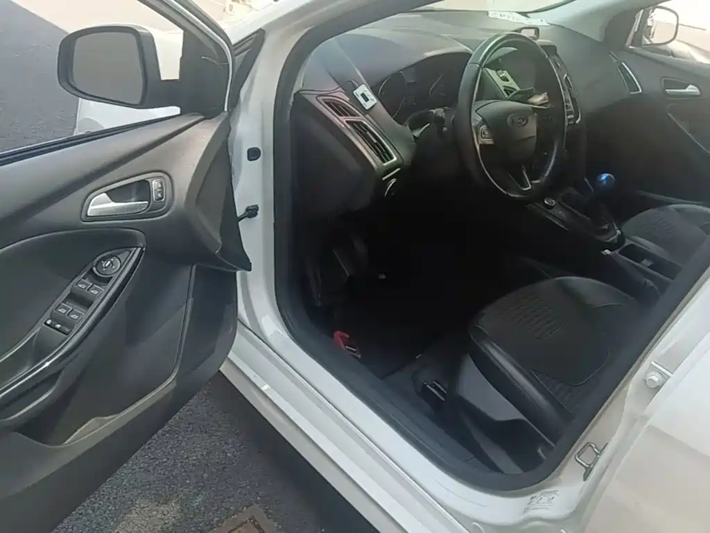 Focus 2017 hatchback EcoBoost 125 manual super stylish smart mobility version купить на сайте DeffCars