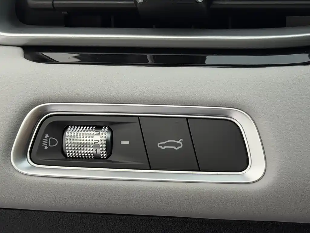 Emgrand 2023 4th Generation Champion Edition 1.5L CVT flagship model купить на сайте DeffCars