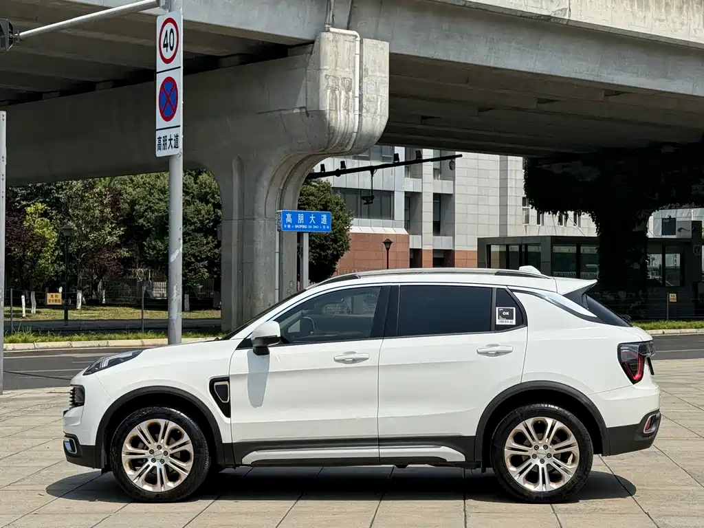 Lynk & Co 01 2017 2.0T two-wheel drive Pro version купить на сайте DeffCars
