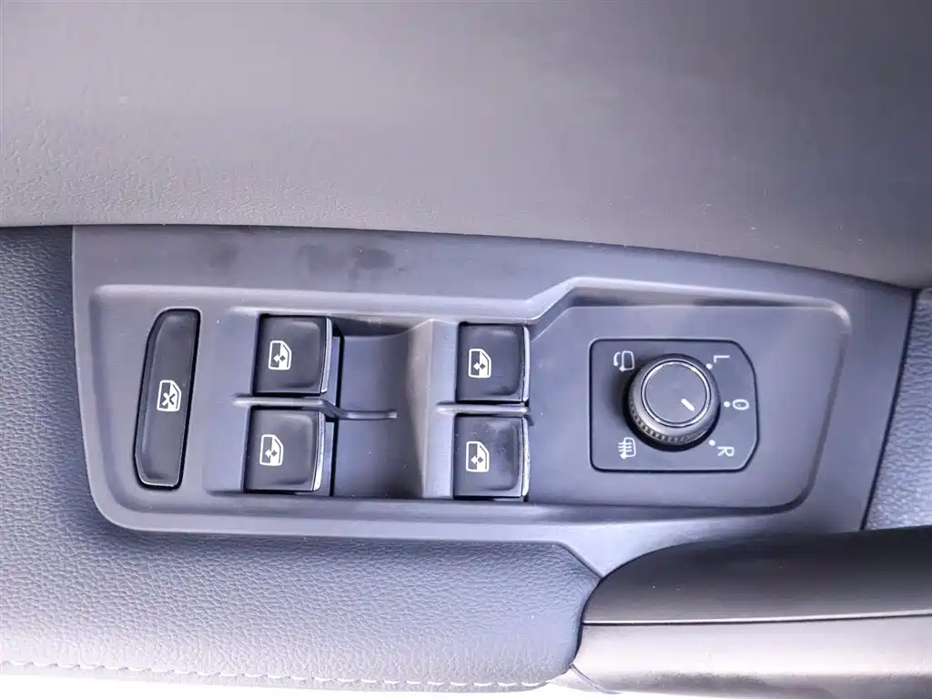 Tiguan L 2020 330TSI automatic two-wheel drive panoramic comfort version National VI купить на сайте DeffCars