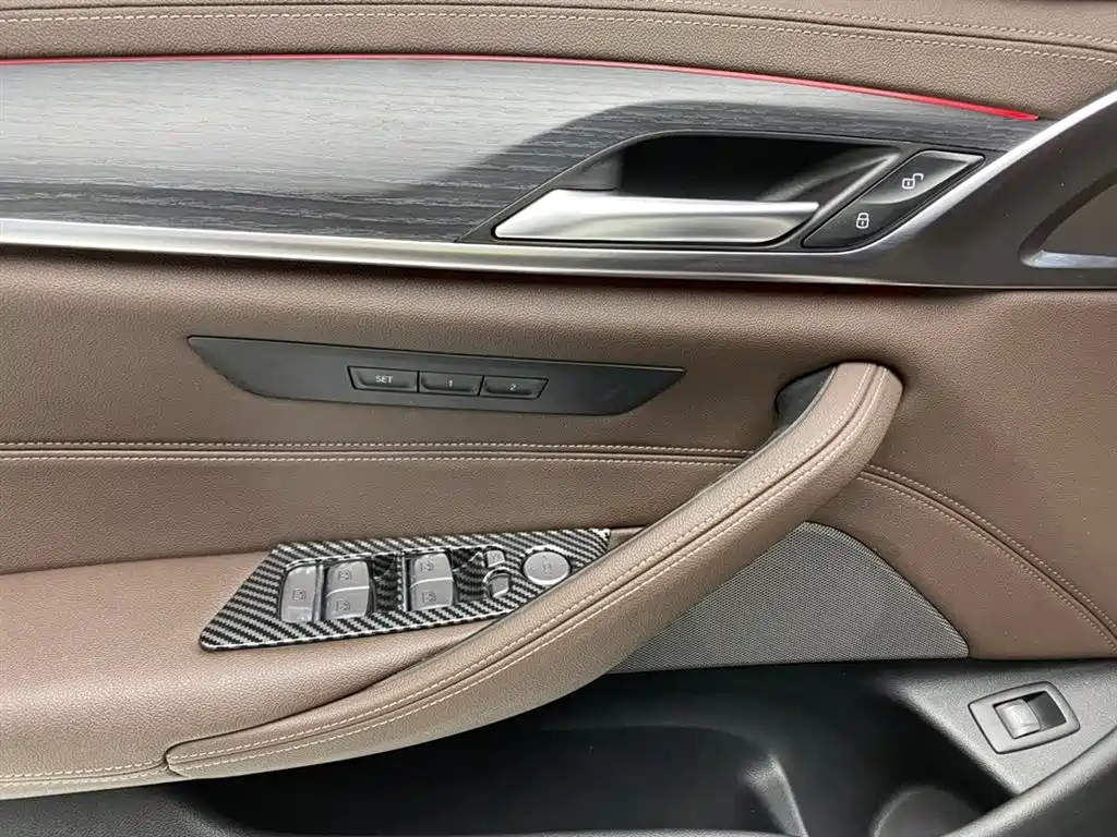 BMW 5 Series 2021 530Li Leading M Sports Package купить на сайте DeffCars