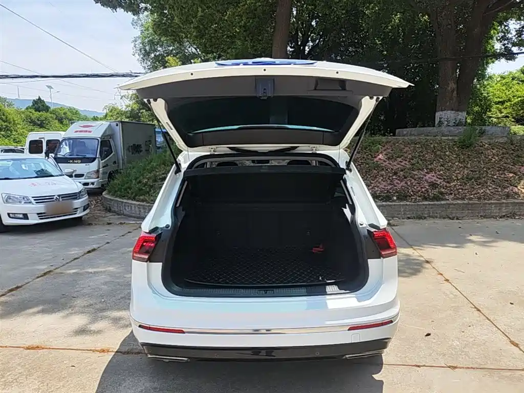 Tiguan 2017 280TSI two-wheel drive elite model купить на сайте DeffCars