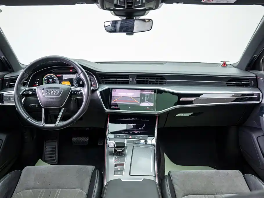 Audi A6L New Energy 2020 55 TFSI e quattro купить на сайте DeffCars