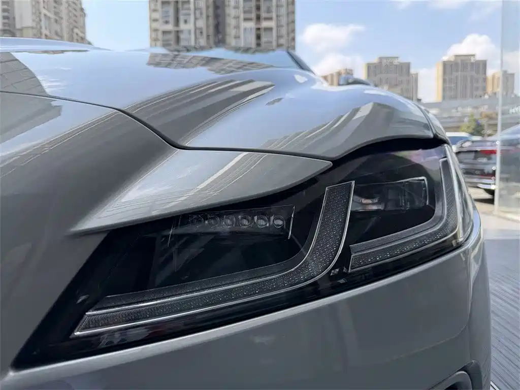 Jaguar XFL 2025 2.0T P250 two-wheel drive exclusive luxury version купить на сайте DeffCars