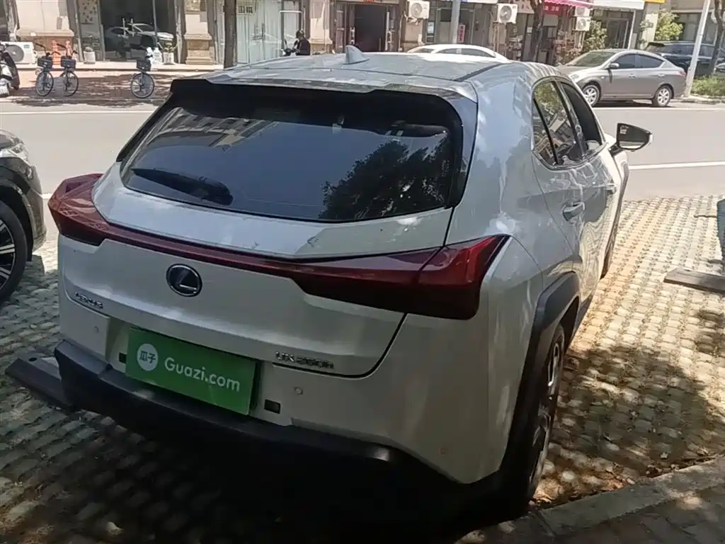 Lexus UX 2020 260h Discovery Edition купить на сайте DeffCars