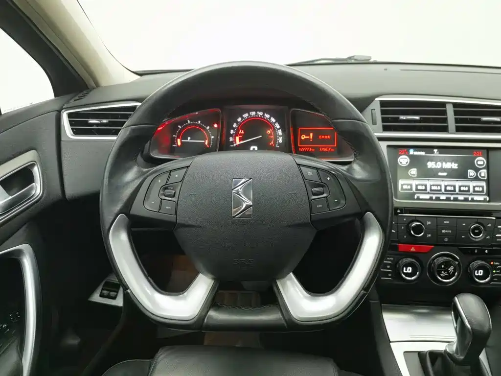 DS 5LS 2014 1.6T Deluxe Edition THP160 купить на сайте DeffCars