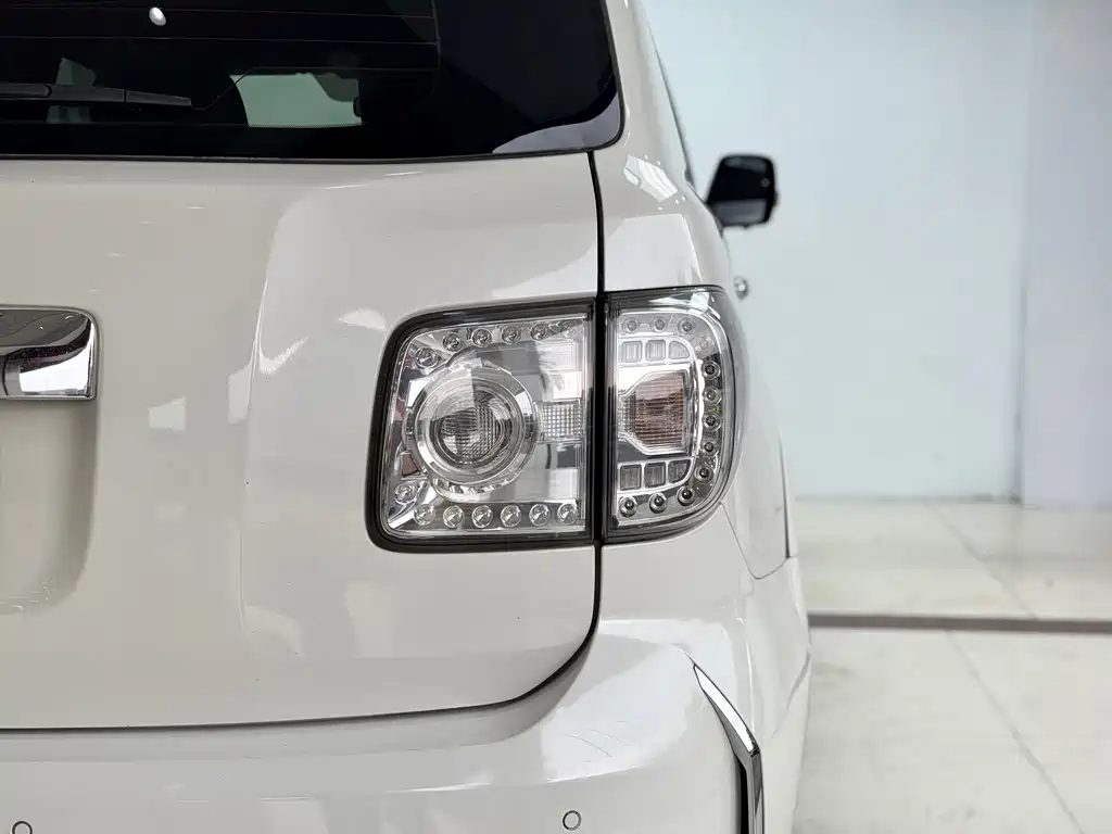 Patrol 2018 4.0L LinkedIn model купить на сайте DeffCars