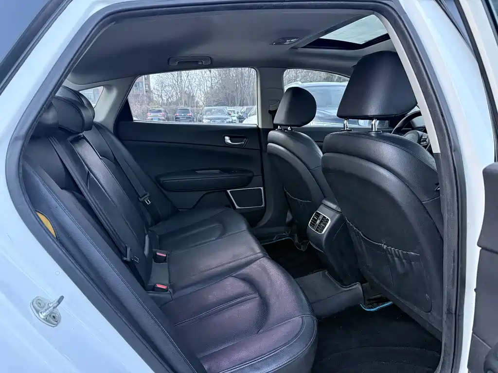 Kia K5 New Energy 2018 2.0L Smart Edition купить на сайте DeffCars
