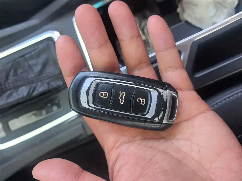 Emgrand 2017 Sedan Million Model 1.5L CVT Upward Version купить на сайте DeffCars