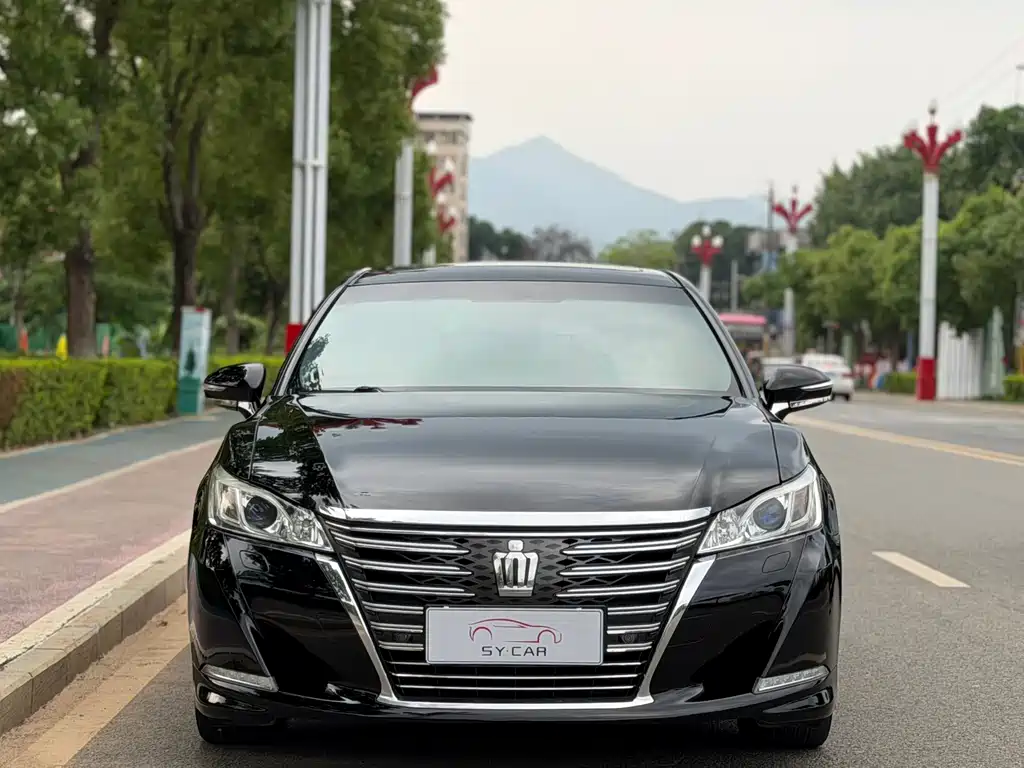Crown 2017 2.0T Sports Edition купить на сайте DeffCars