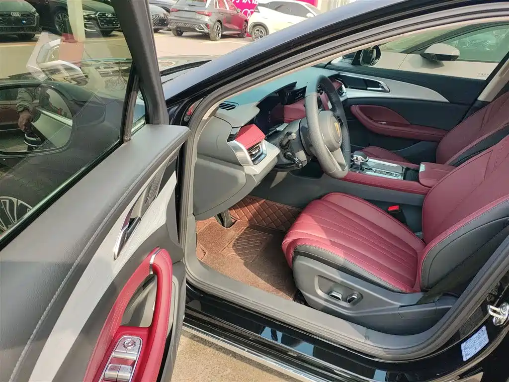 Hongqi H5 2025 2.0T automatic Qichang version купить на сайте DeffCars