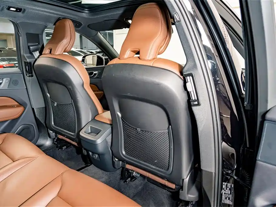 Volvo XC60 2025 B5 four-wheel drive Zhiyuan luxury version купить на сайте DeffCars