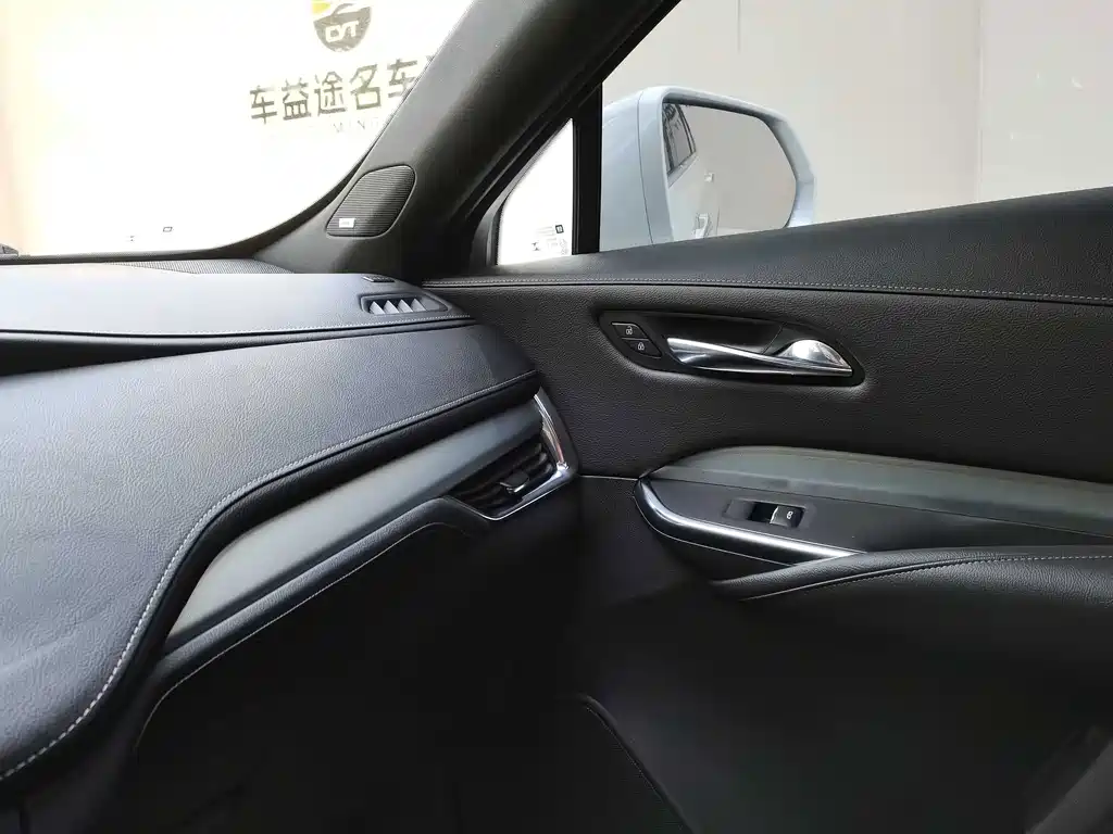 Cadillac XT4 2020 28T two-wheel drive leading model купить на сайте DeffCars