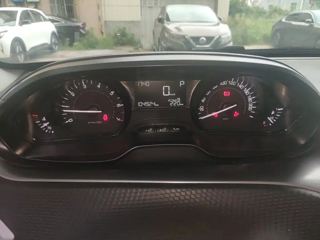 Peugeot 2008 2014 1.6L automatic trendy version купить на сайте DeffCars
