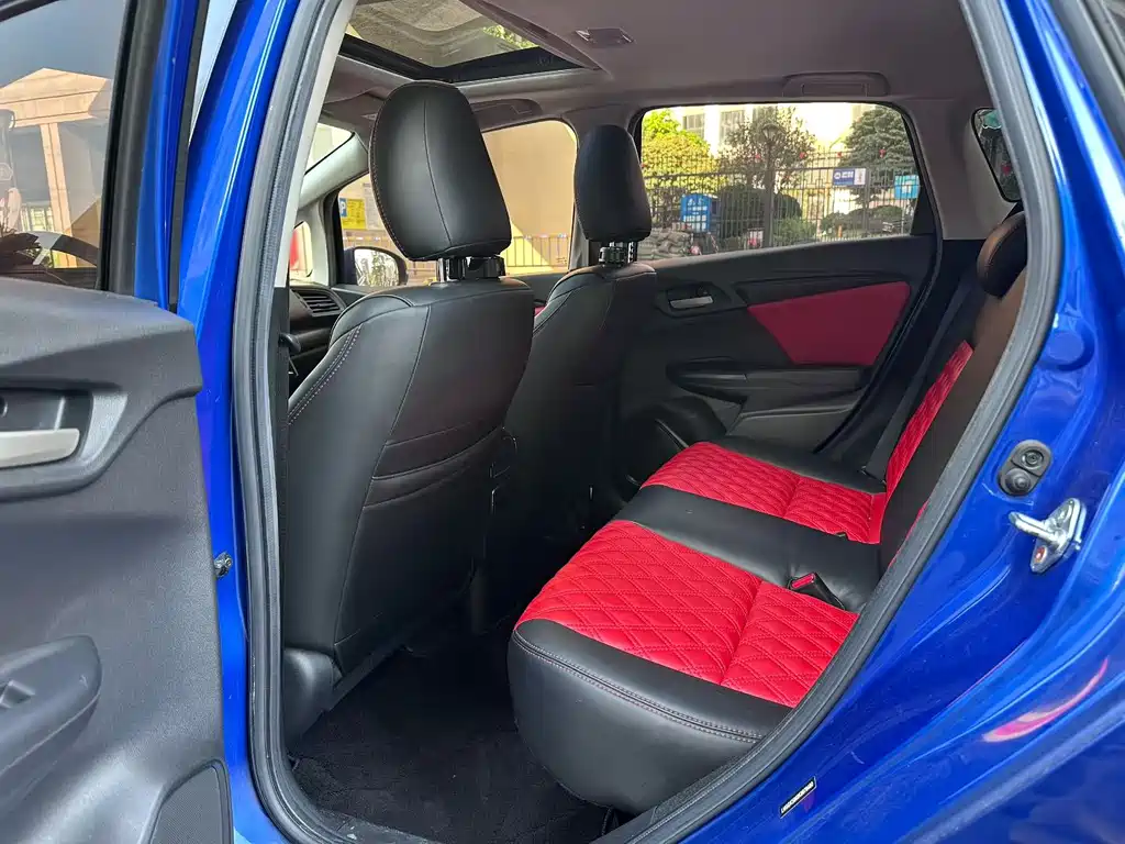 Fit 2018 1.5L CVT Comfort Sunroof Edition купить на сайте DeffCars