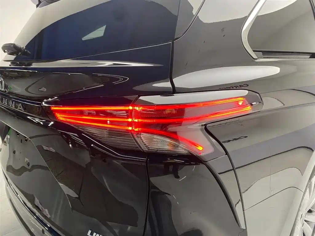 SIENNA 2024 2.5L Hybrid Premium Edition купить на сайте DeffCars