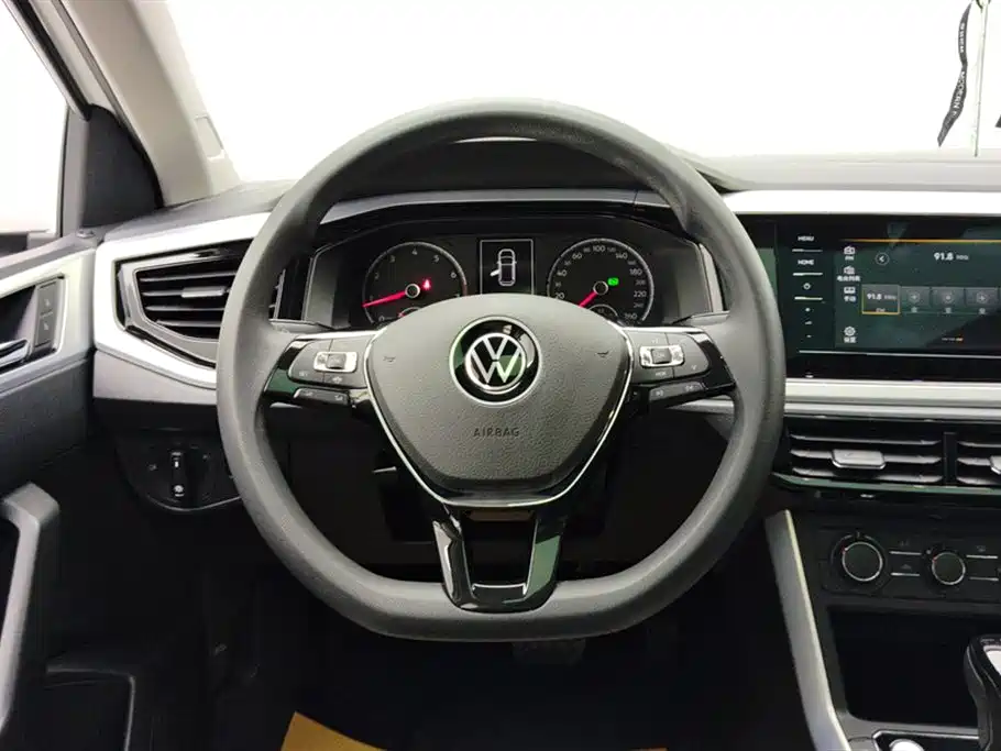 Polo 2021 Plus 1.5L Automatic Colorful Technology Edition купить на сайте DeffCars