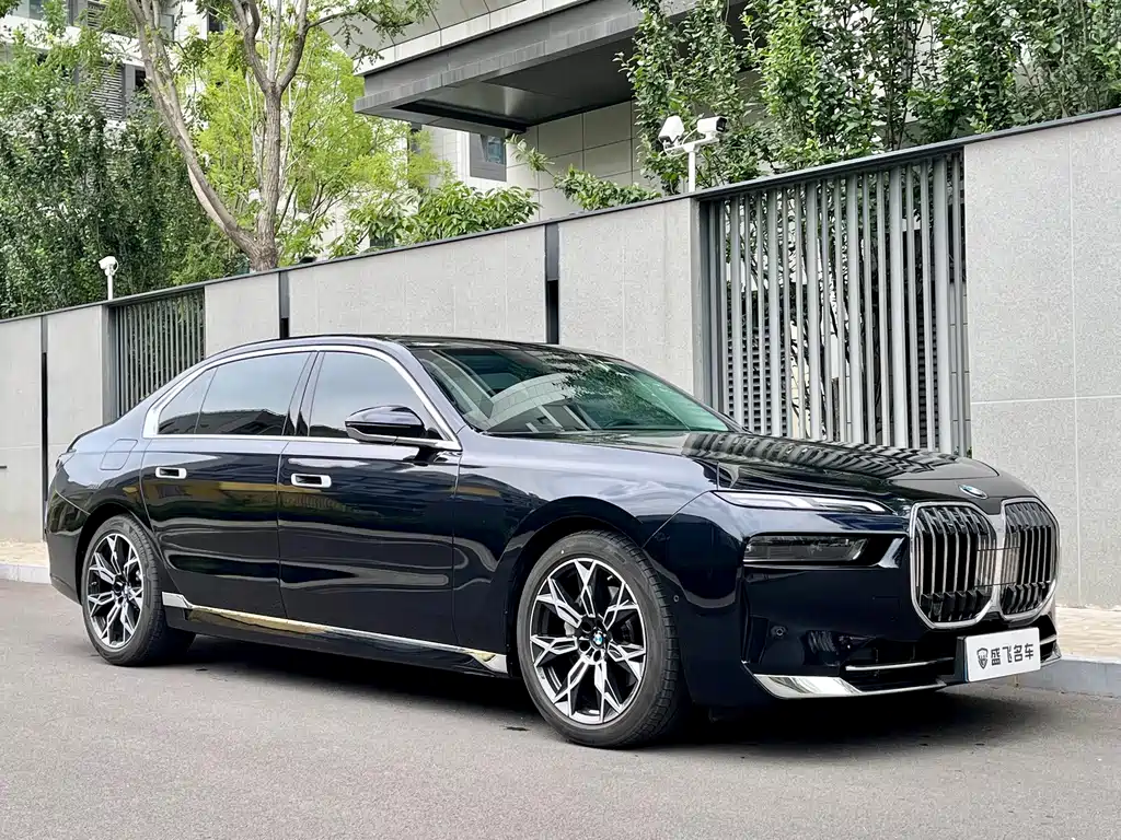 BMW 7 Series 2023 735Li Luxury Package купить на сайте DeffCars