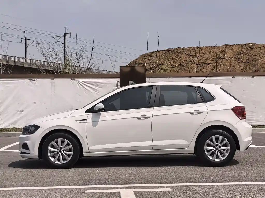 Polo 2021 Plus 1.5L Automatic Colorful Technology Edition купить на сайте DeffCars
