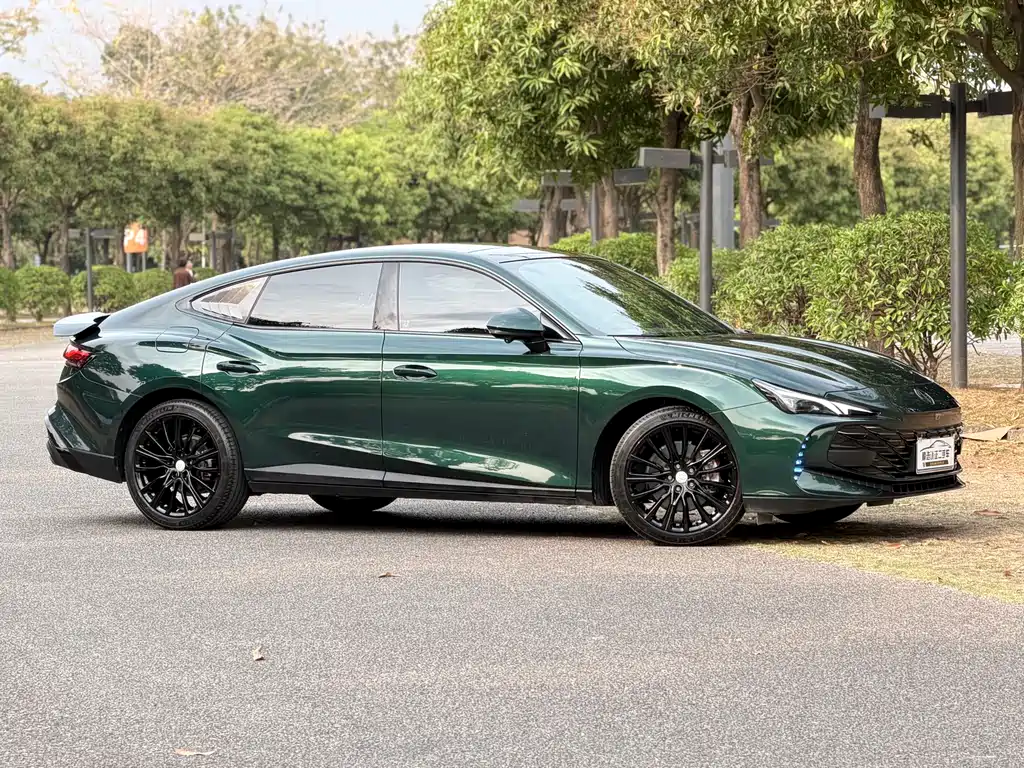 MG7 2023 2.0T Automatic Beauty Hunting Luxury Edition купить на сайте DeffCars
