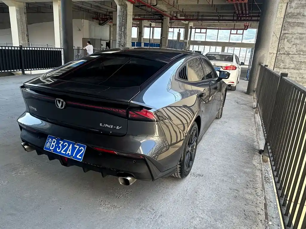 Changan UNI-V 2023 1.5T premium model купить на сайте DeffCars