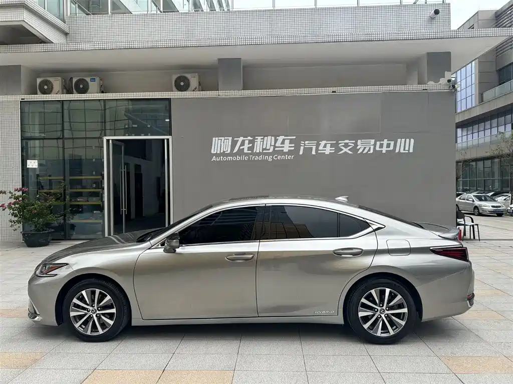 Lexus ES 2020 300h Excellence Edition купить на сайте DeffCars