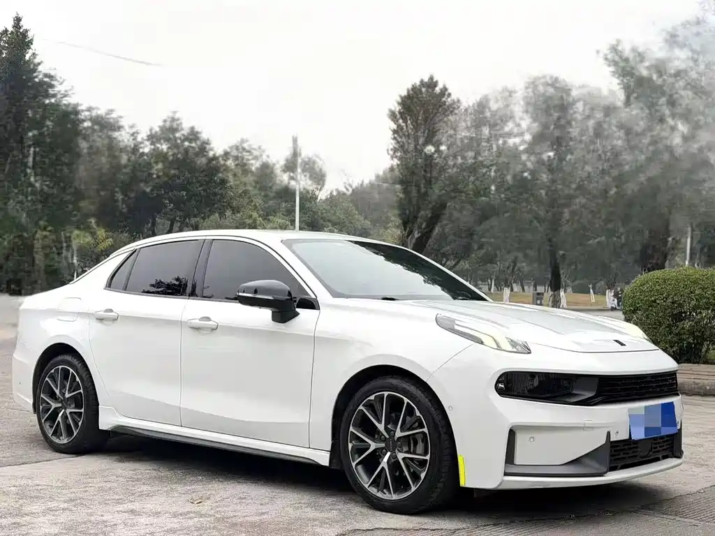 Lynk & Co 03 2020 1.5TD DCT Powerful Edition купить на сайте DeffCars