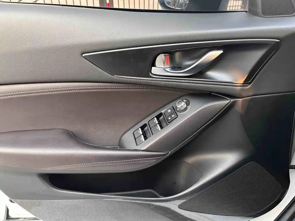 Mazda CX-4 2021 2.0L automatic two-wheel drive Blue Sky Premium Edition купить на сайте DeffCars