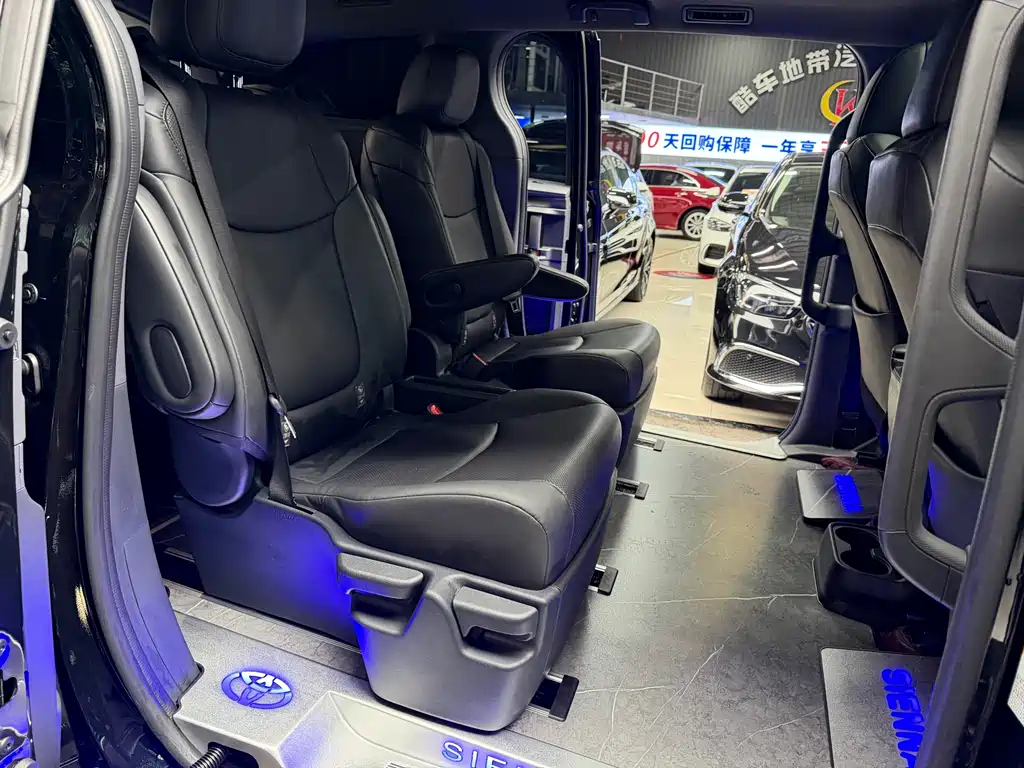 SIENNA 2024 2.5L Hybrid Deluxe Edition купить на сайте DeffCars