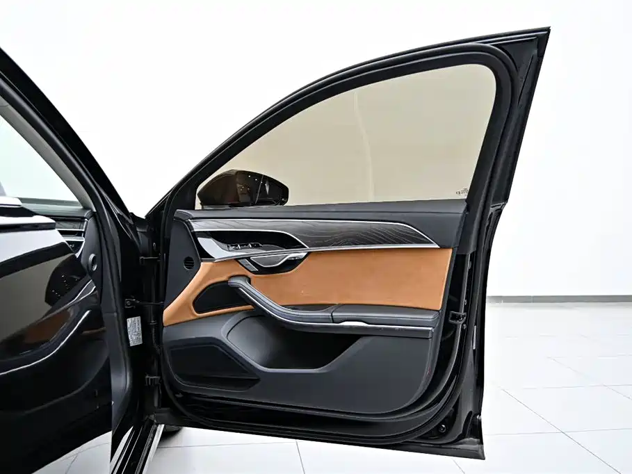 Audi A8 2024 A8L 50 TFSI quattro Premium Selection купить на сайте DeffCars