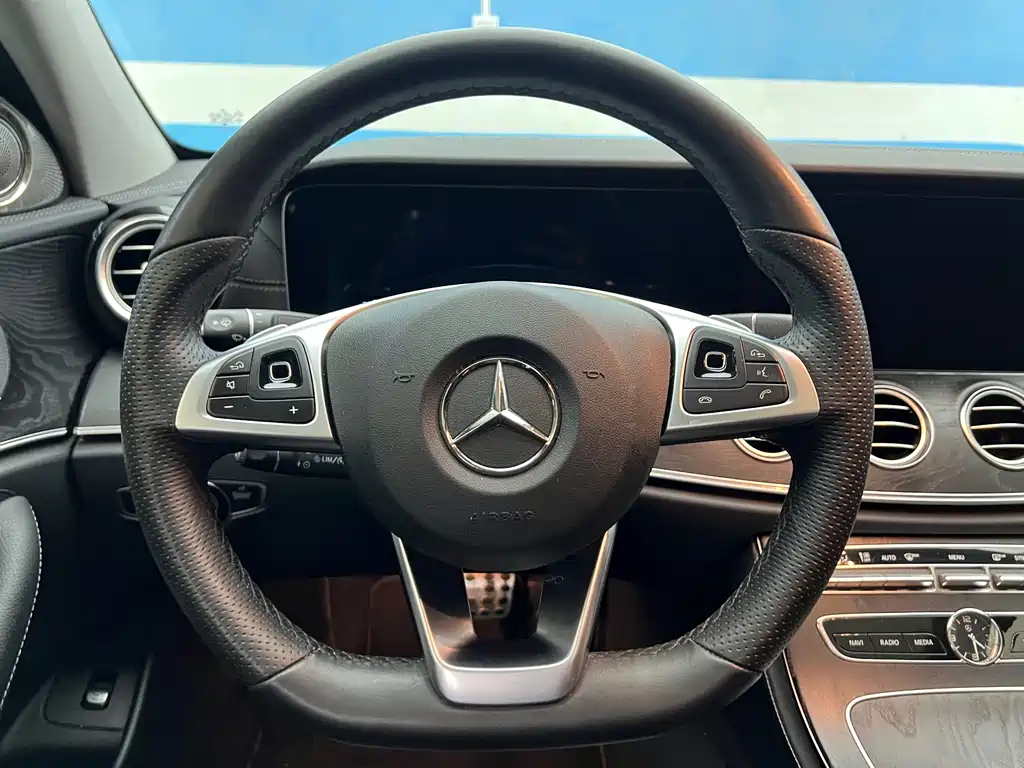 Mercedes-Benz E-Class 2018 E 300 L Sporty and Stylish купить на сайте DeffCars