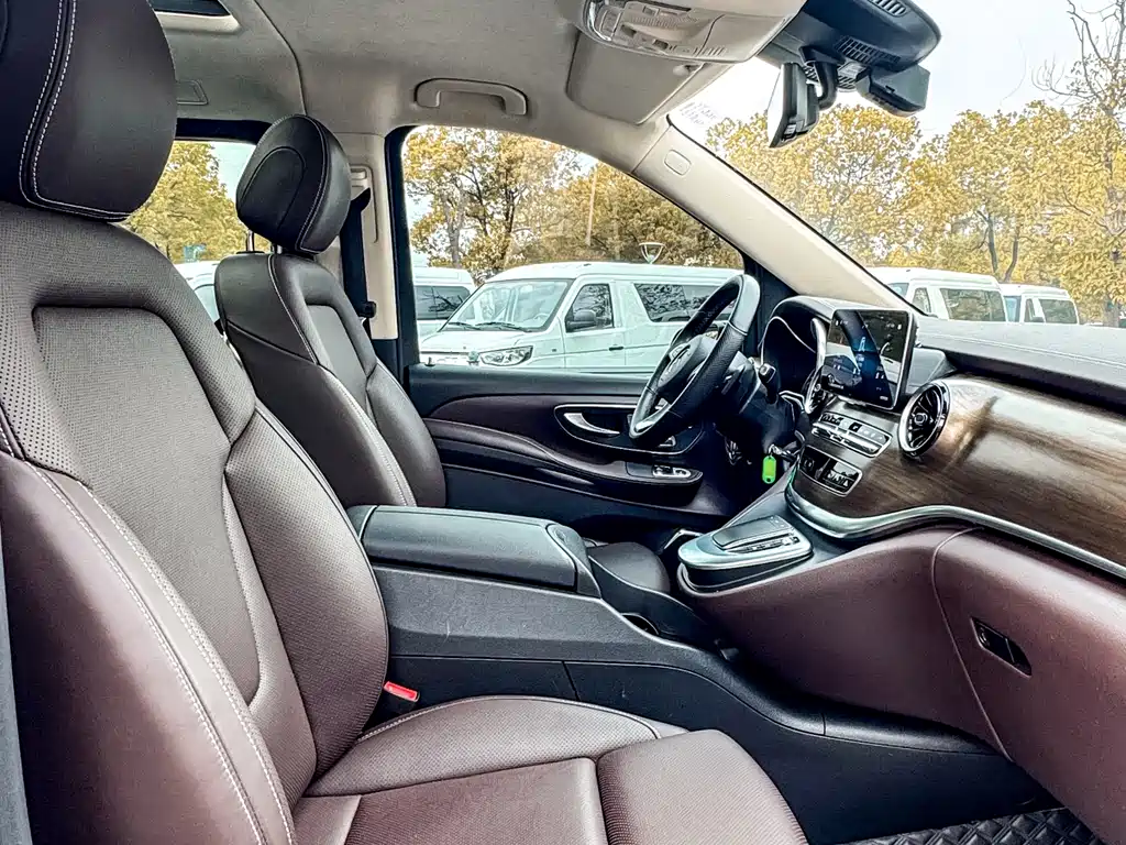 Mercedes-Benz V-Class 2022 V 260 L Long Wheelbase Luxury Edition купить на сайте DeffCars