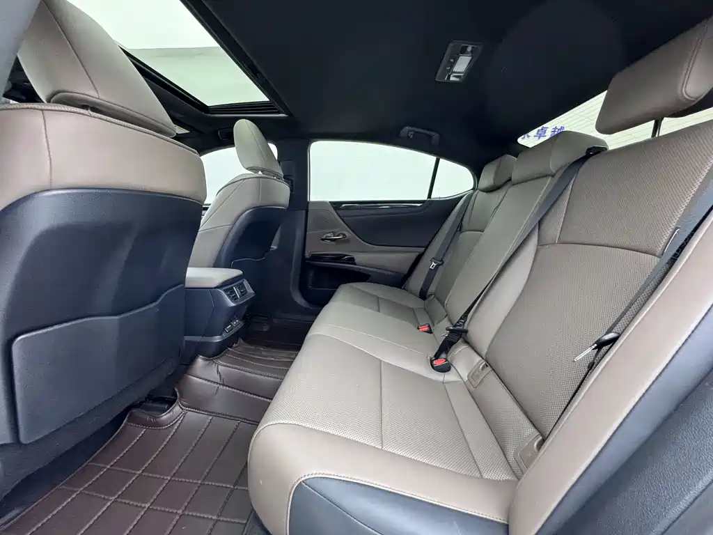 Lexus ES 2023 200 Excellence Edition купить на сайте DeffCars