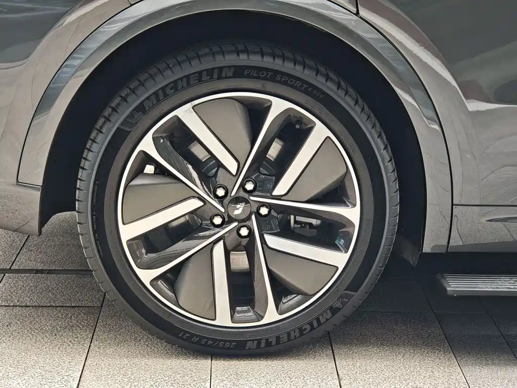 Ideal L9 2024 Ultra купить на сайте DeffCars