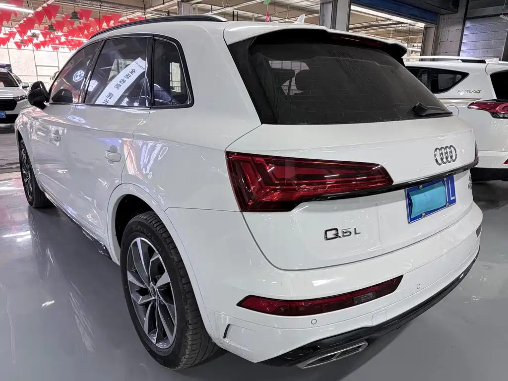 Audi Q5L 2025 40 TFSI Fashionable and Dynamic купить на сайте DeffCars