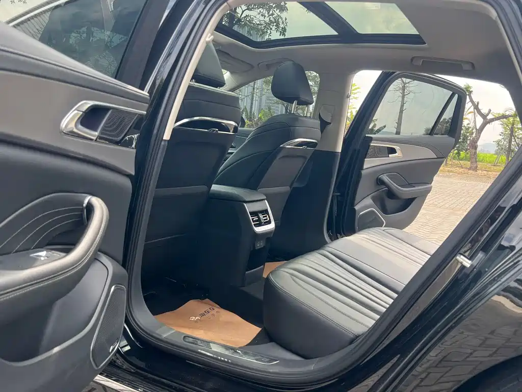 Hongqi H5 2023 2.0T Automatic Zhilianqichang Edition купить на сайте DeffCars