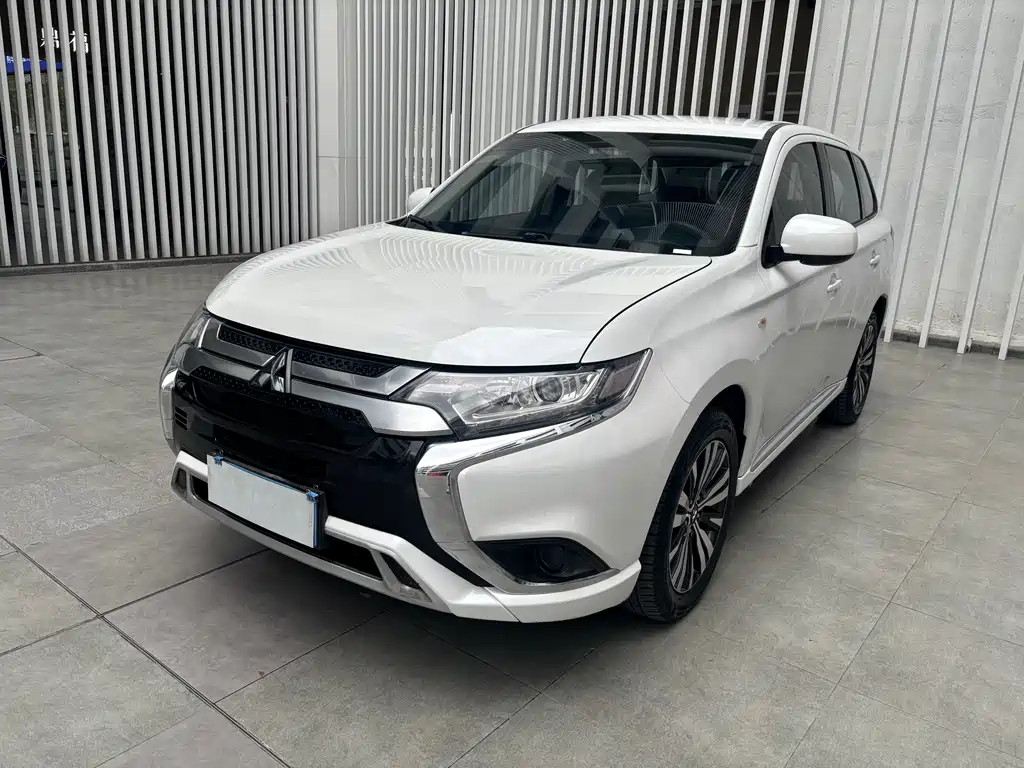 Outlander 2021 facelift 2.0L 2WD smooth version 5 seats купить на сайте DeffCars