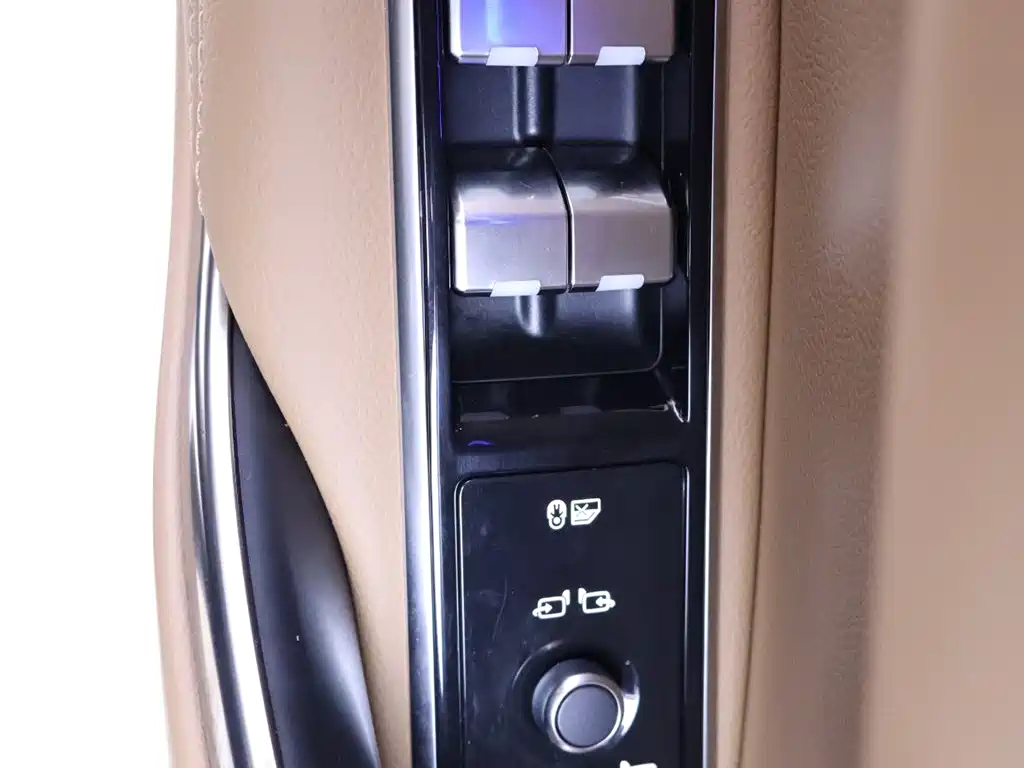 Jaguar XFL 2024 2.0T P250 two-wheel drive exclusive luxury version купить на сайте DeffCars