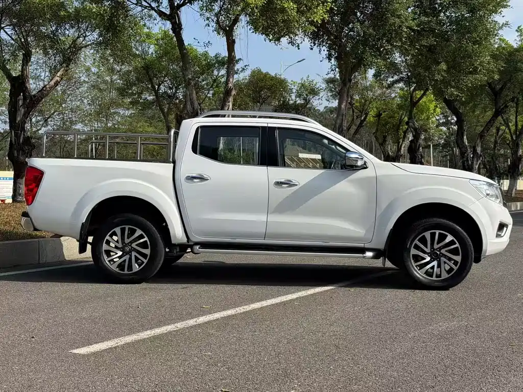 Navara 2021 2.5L automatic four-wheel drive premium model QR25 купить на сайте DeffCars