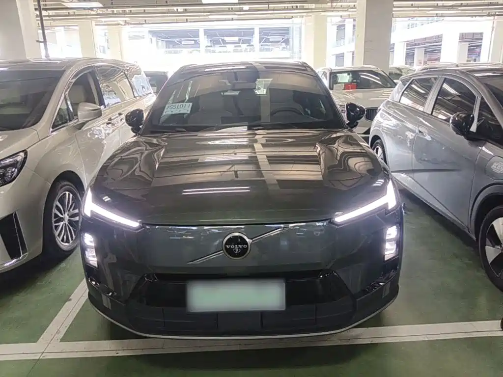 Volvo XC70 plug-in hybrid 2026 model 2WD long range Core купить на сайте DeffCars
