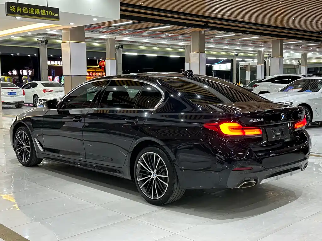 BMW 5 Series 2022 530Li Leading M Sports Package купить на сайте DeffCars