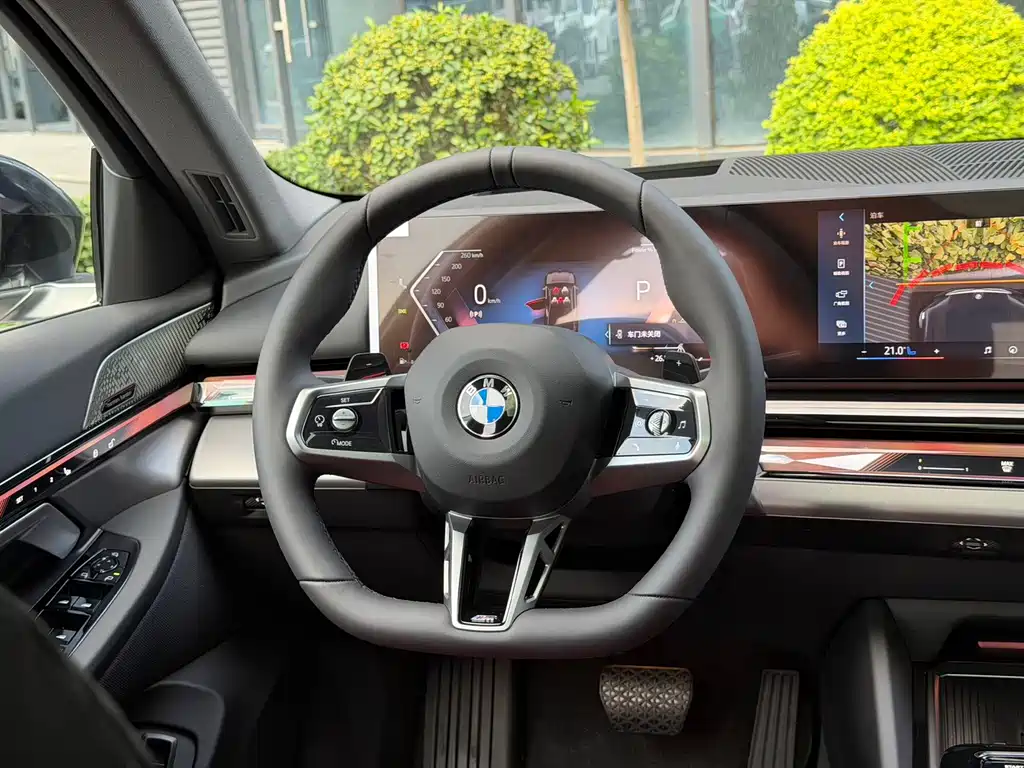 BMW 5 Series 2026 530Li Leading M Sports Package купить на сайте DeffCars